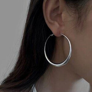 NEW Vincenzia Luxe Silver Plated Classic Hoop Earrings